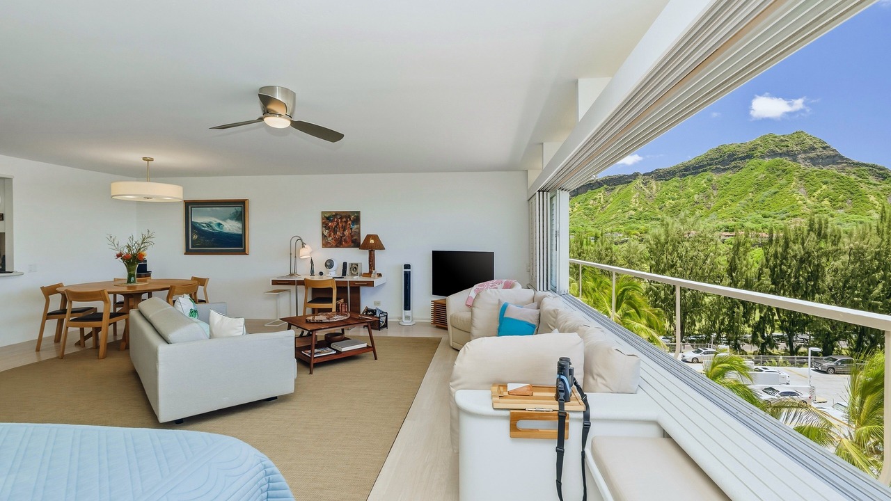 Photo of Livingroom in Diamond Head - Kapahulu - St. Louis