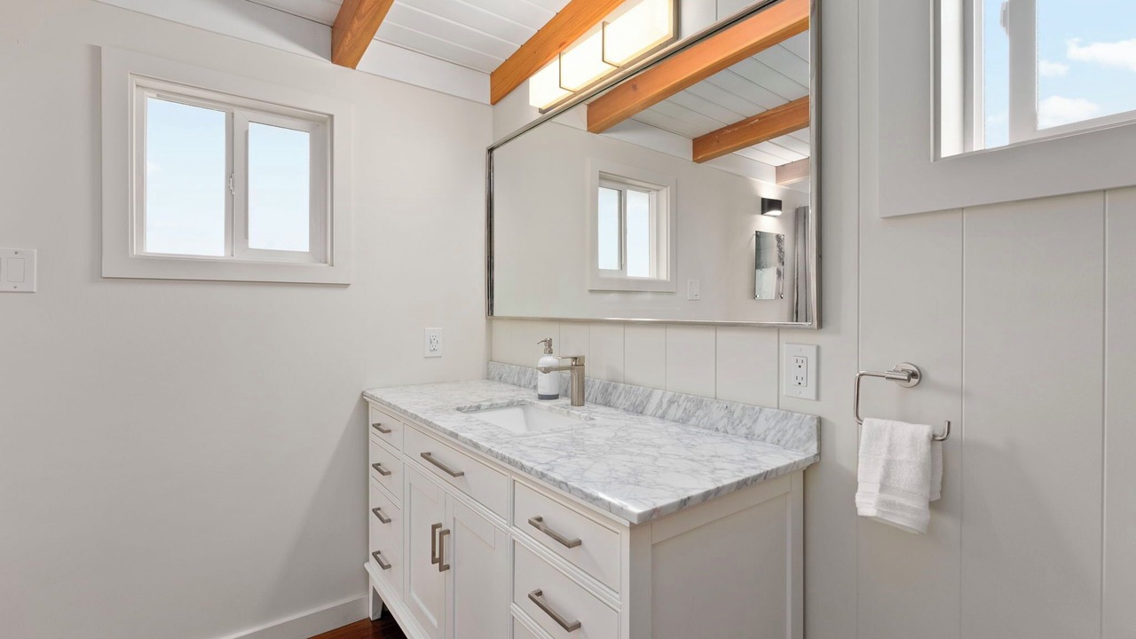 Photo of Bathroom in Mokuleia