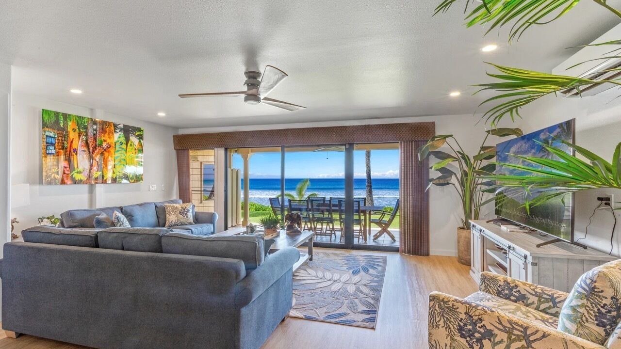 Photo of Livingroom in Historic Lahaina Front Street