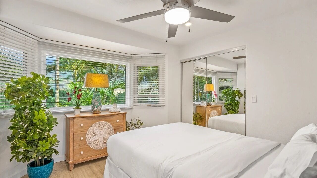 Photo of Bedroom in Historic Lahaina Front Street