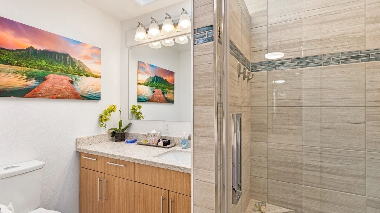 Photo of Bathroom in Historic Lahaina Front Street