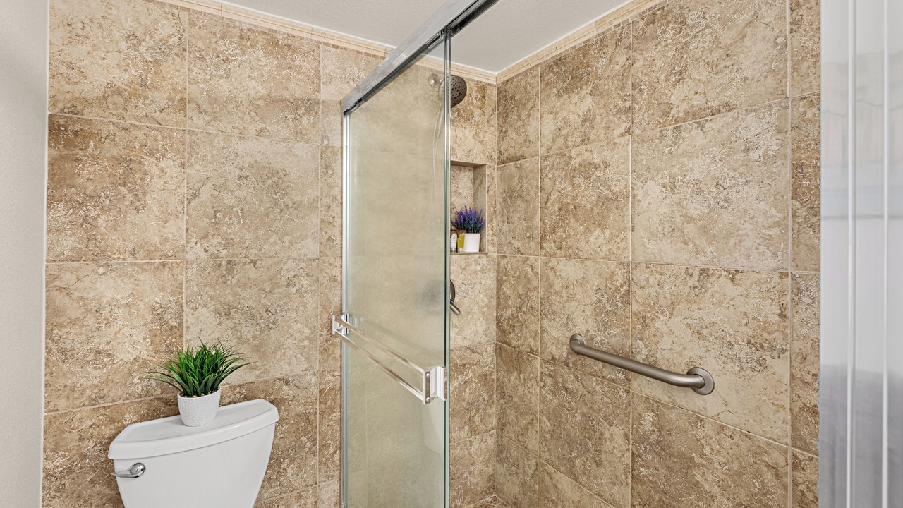 Photo of Bathroom in Kahana
