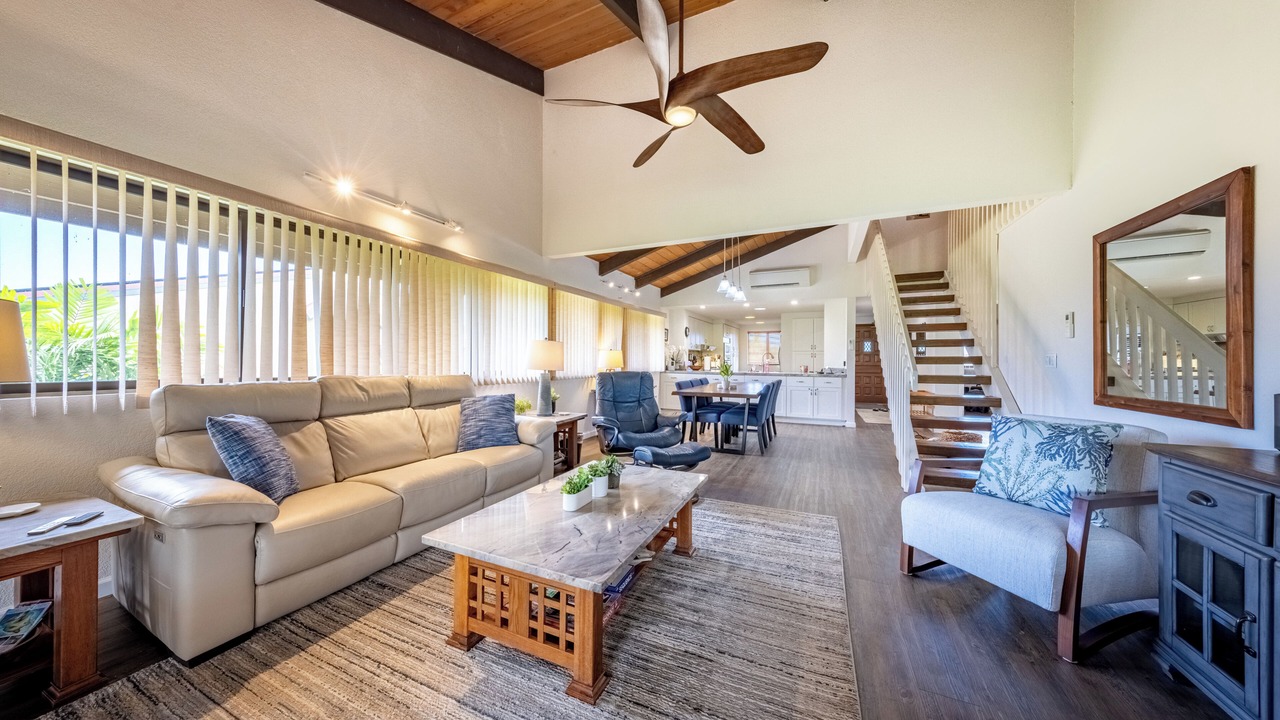 Photo of Livingroom in Kahaluu Bay