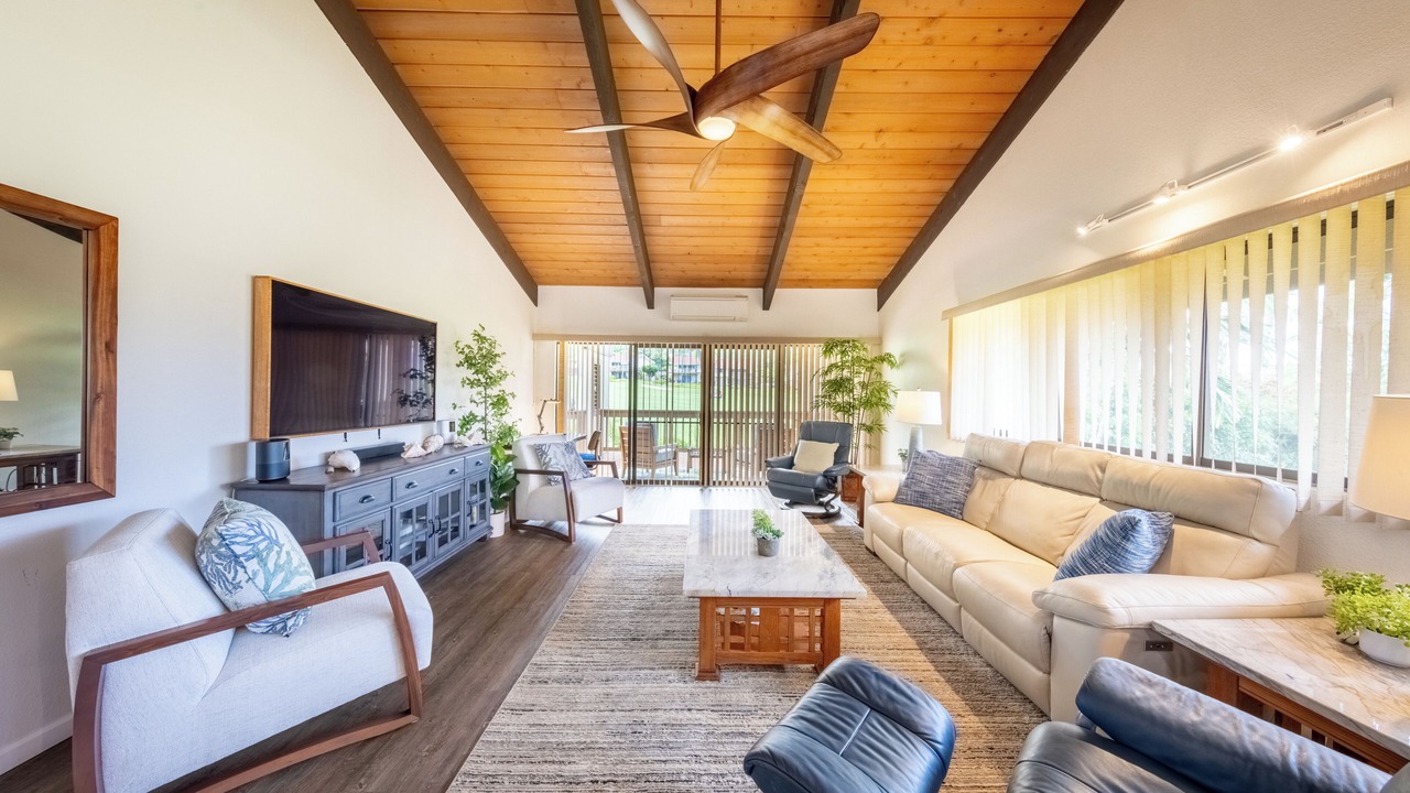 Photo of Livingroom in Kahaluu Bay