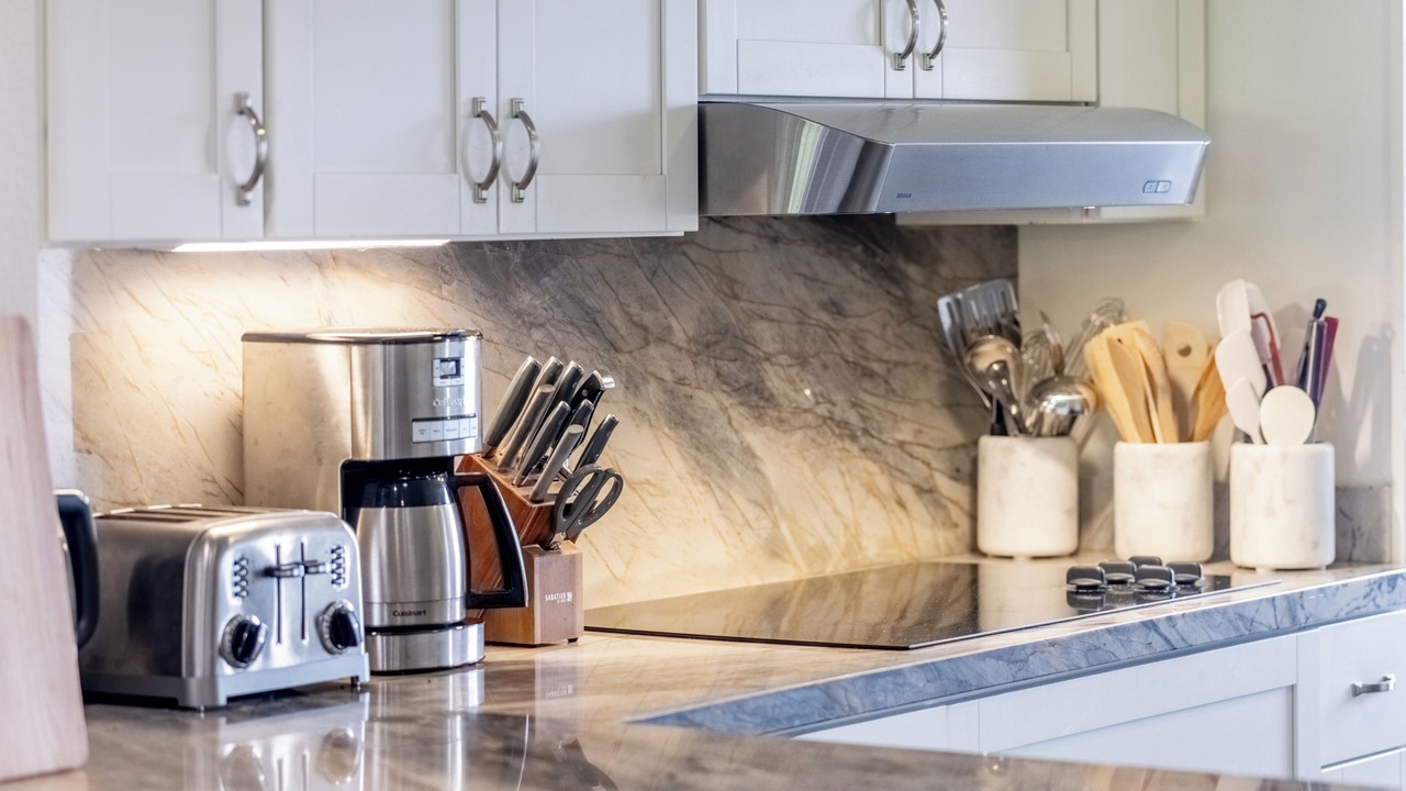 Photo of Kitchen in Kahaluu Bay
