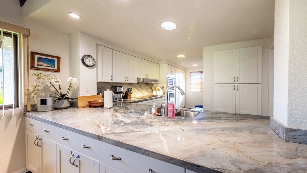 Photo of Kitchen in Kahaluu Bay