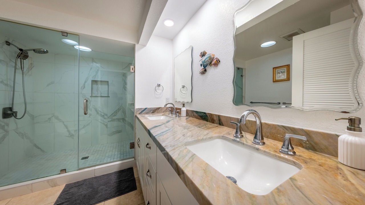 Photo of Bathroom in Kahaluu Bay