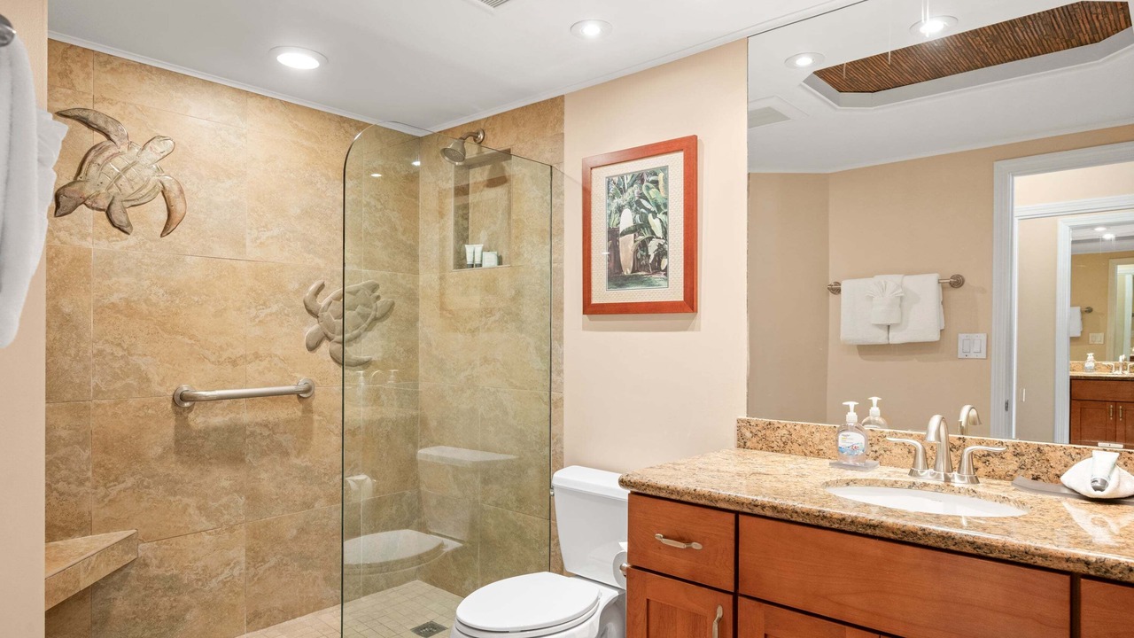 Photo of Bathroom in Historic Lahaina Front Street