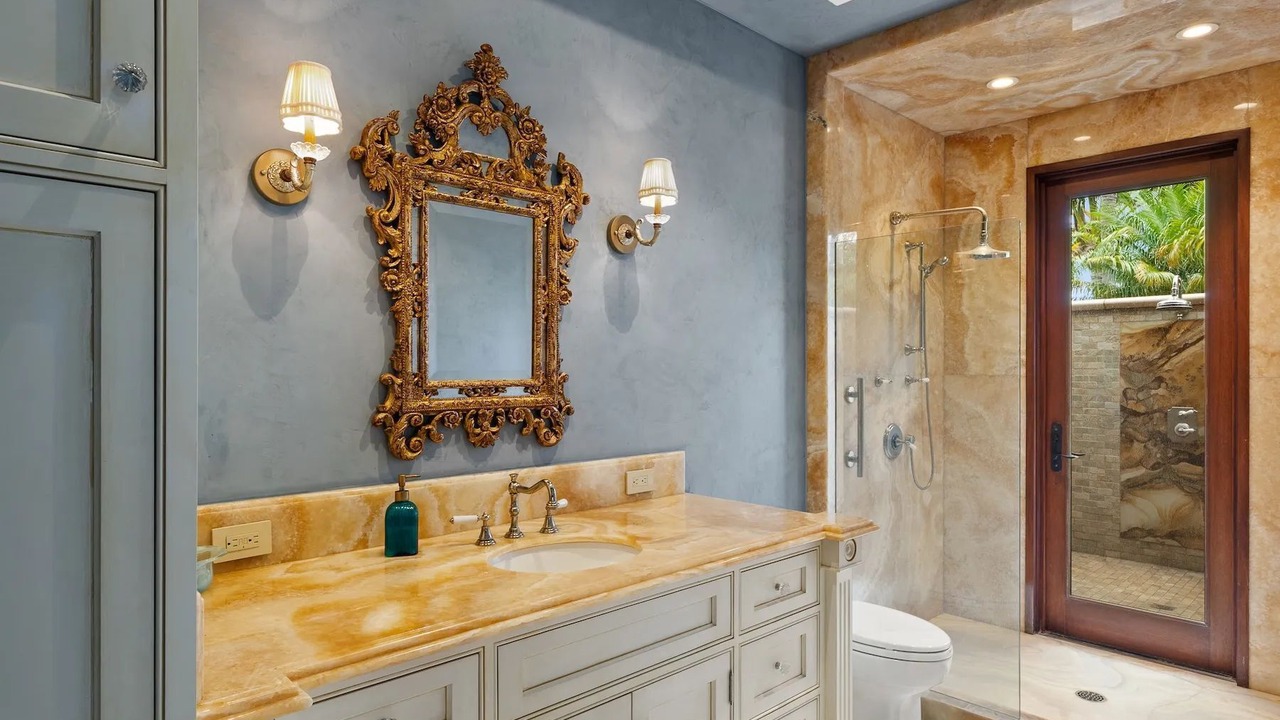 Photo of Bathroom in Lahaina