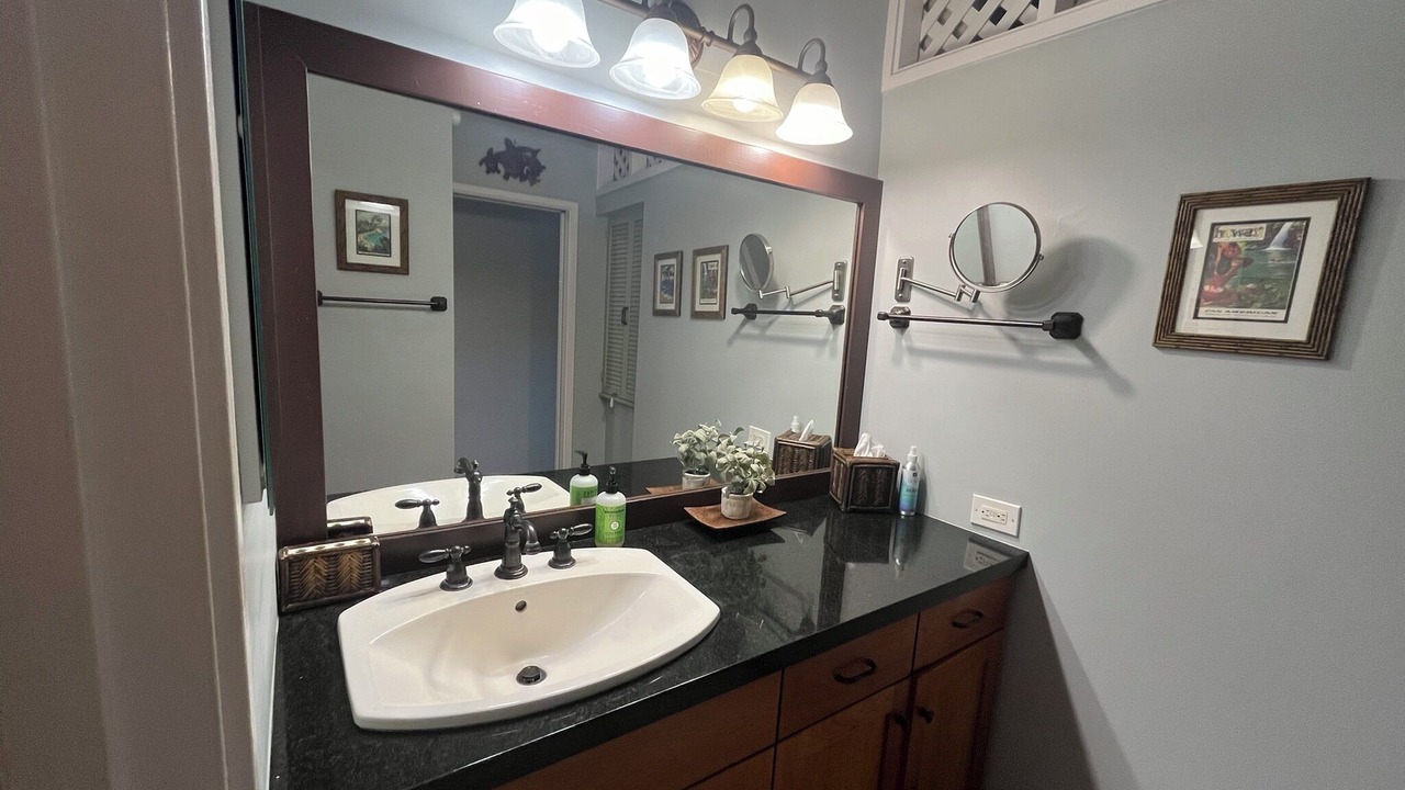 Photo of Bathroom in Maunaloa