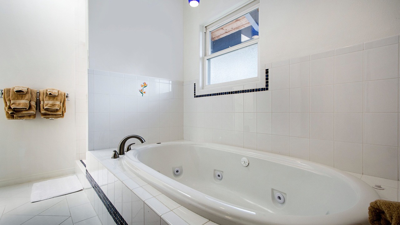 Photo of Bathroom in Kahaluu Bay