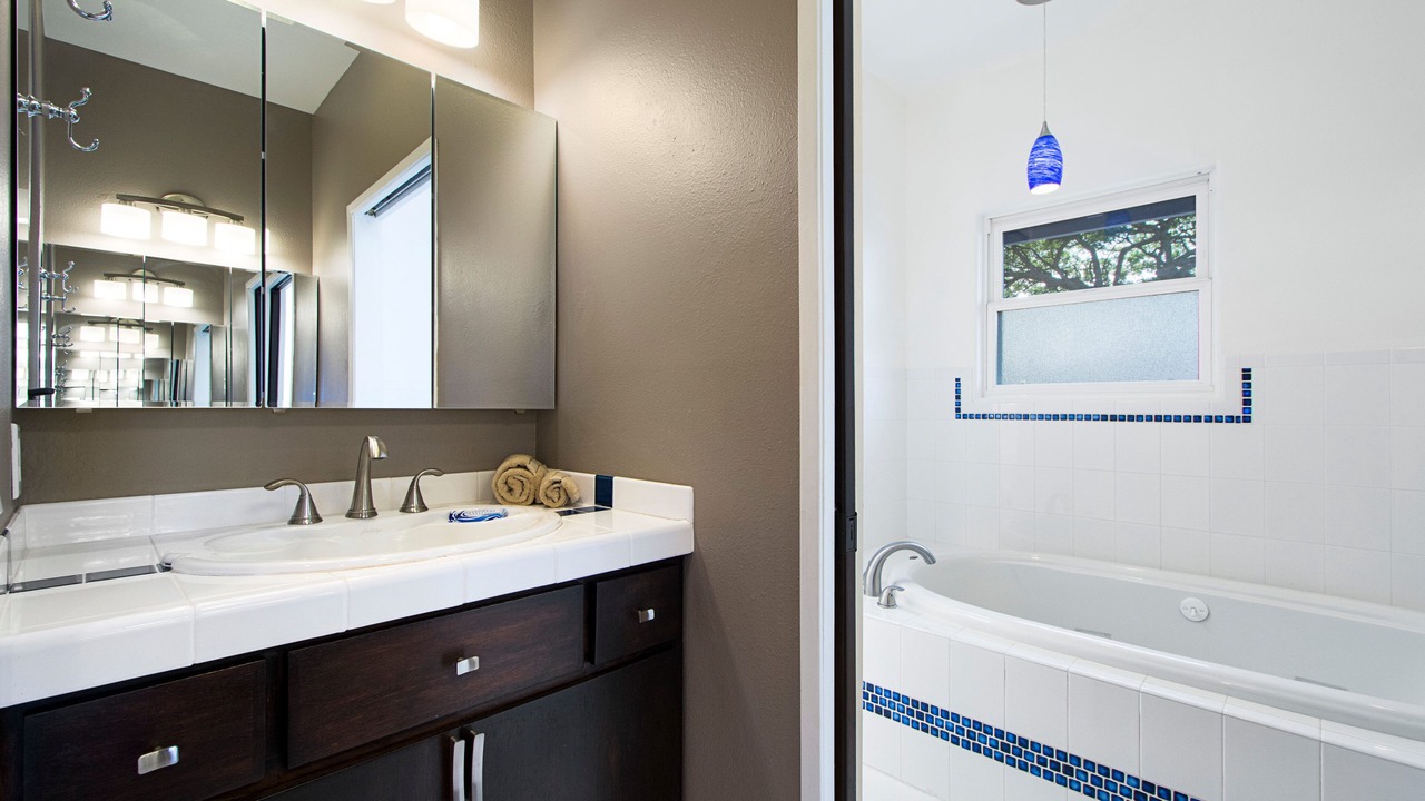 Photo of Bathroom in Kahaluu Bay
