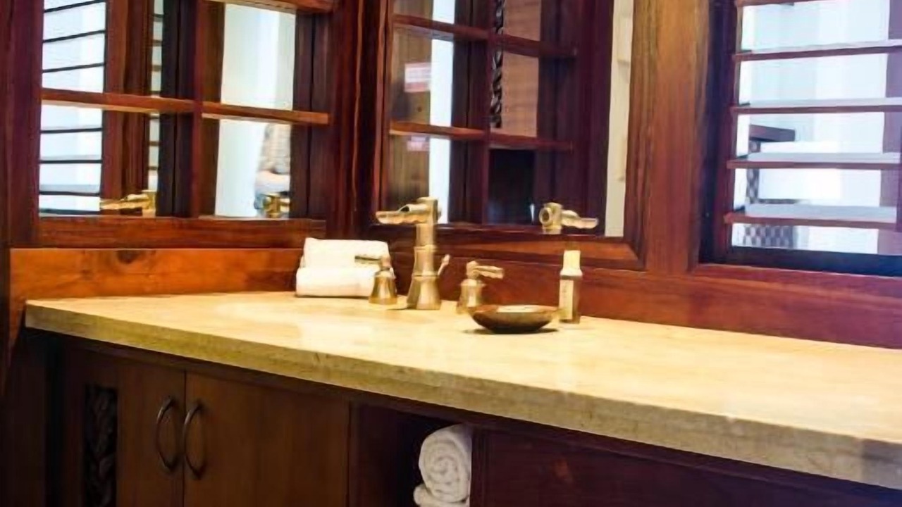 Photo of Bathroom in Lahaina