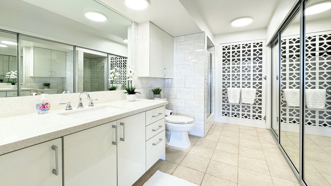 Photo of Bathroom in Diamond Head - Kapahulu - St. Louis