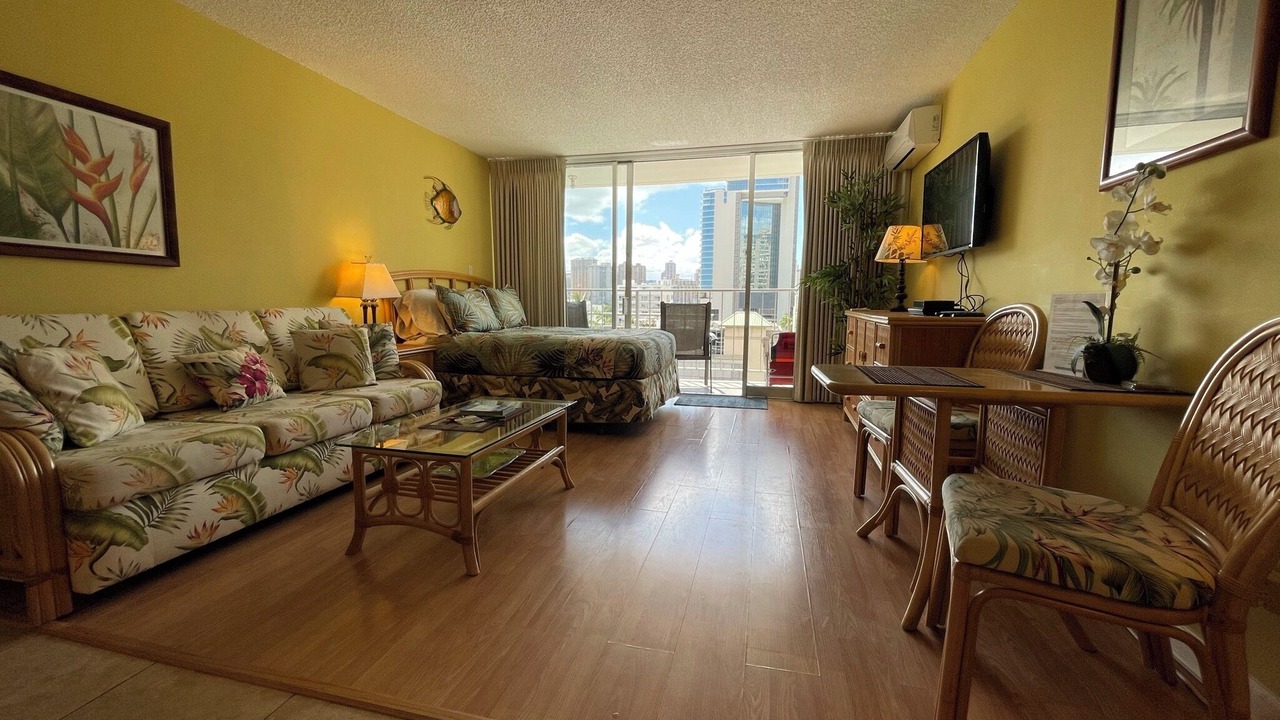 Photo of Livingroom in Waikiki