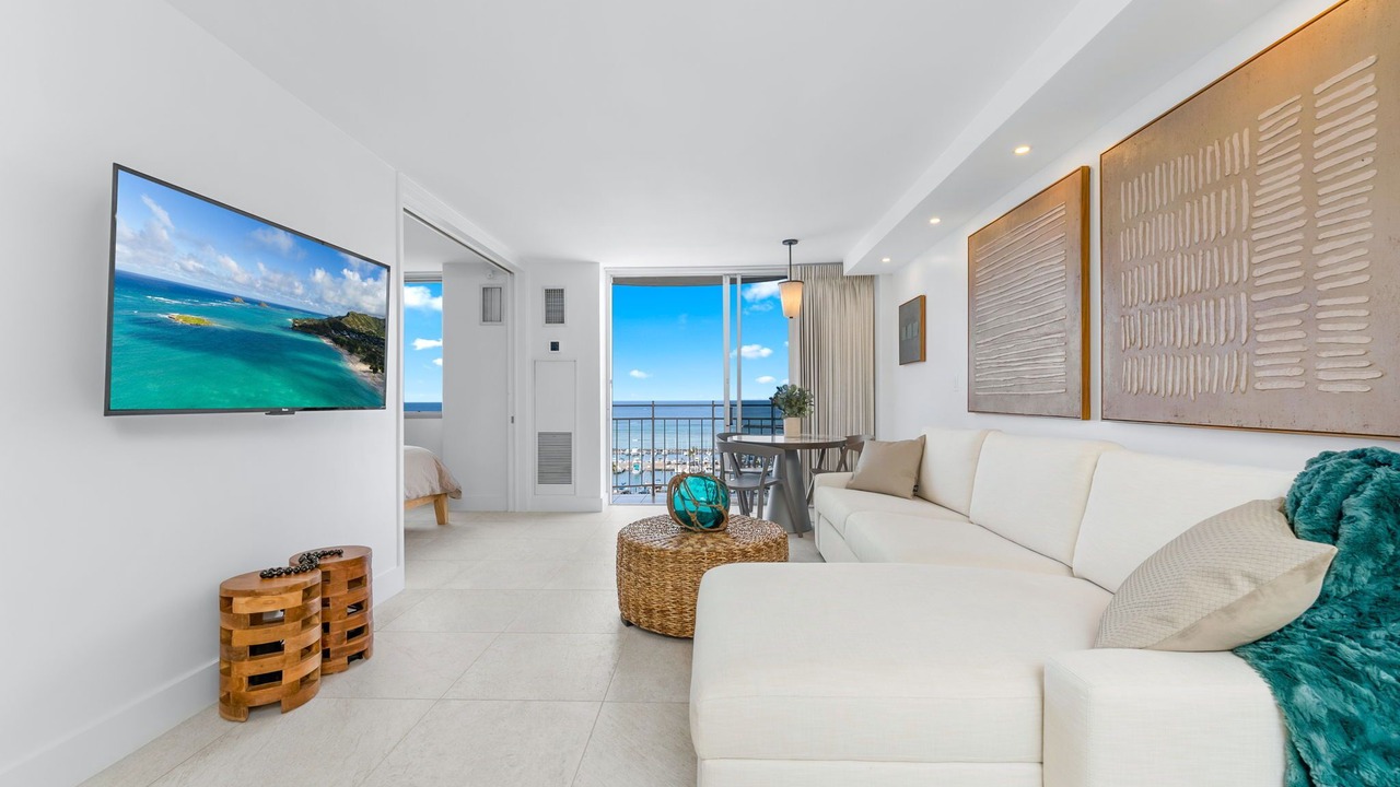 Photo of Livingroom in Waikiki