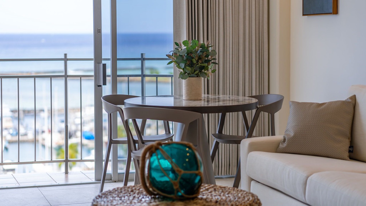 Photo of Livingroom in Waikiki