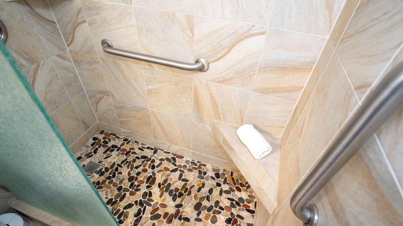 Photo of Bathroom in Maalaea