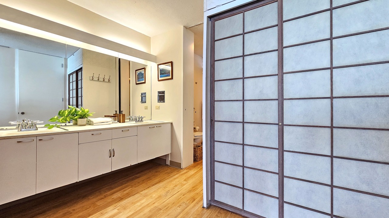 Photo of Bathroom in Diamond Head - Kapahulu - St. Louis