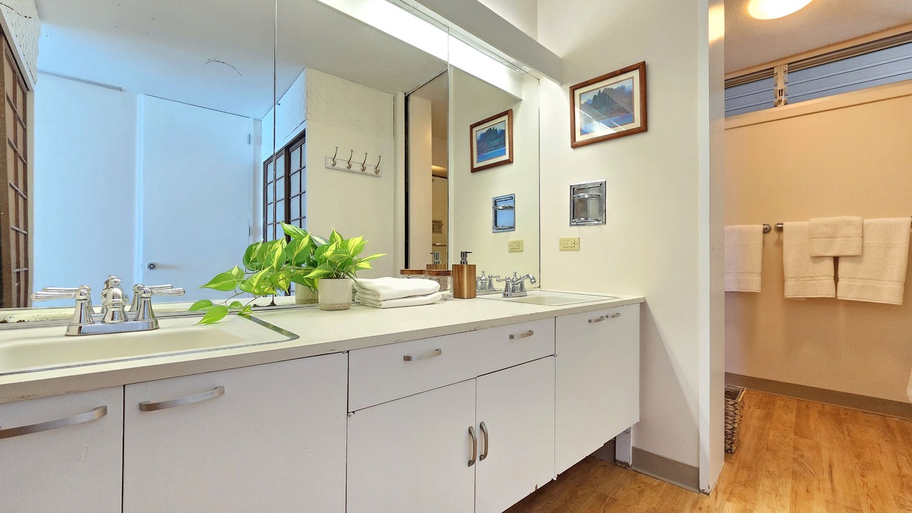 Photo of Bathroom in Diamond Head - Kapahulu - St. Louis