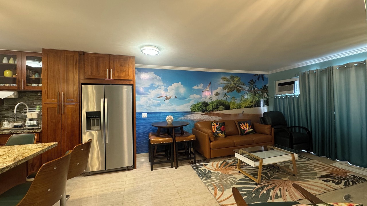 Photo of Livingroom in Waikiki