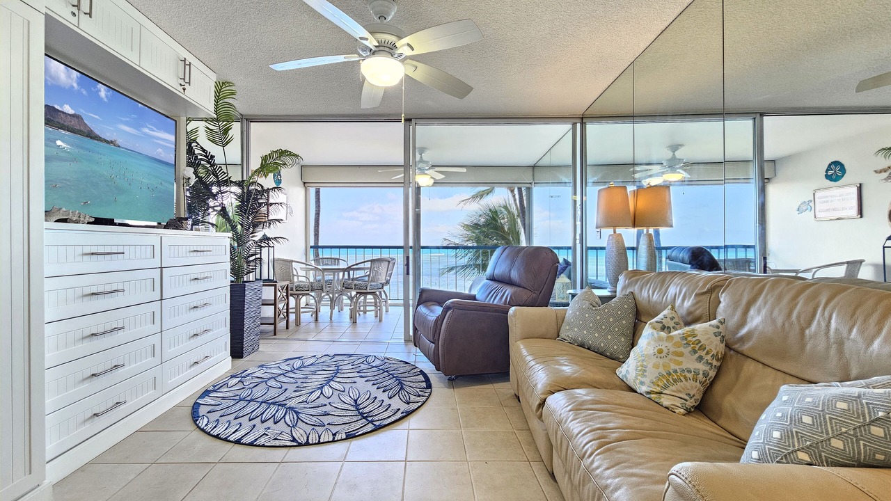Photo of Livingroom in Diamond Head - Kapahulu - St. Louis