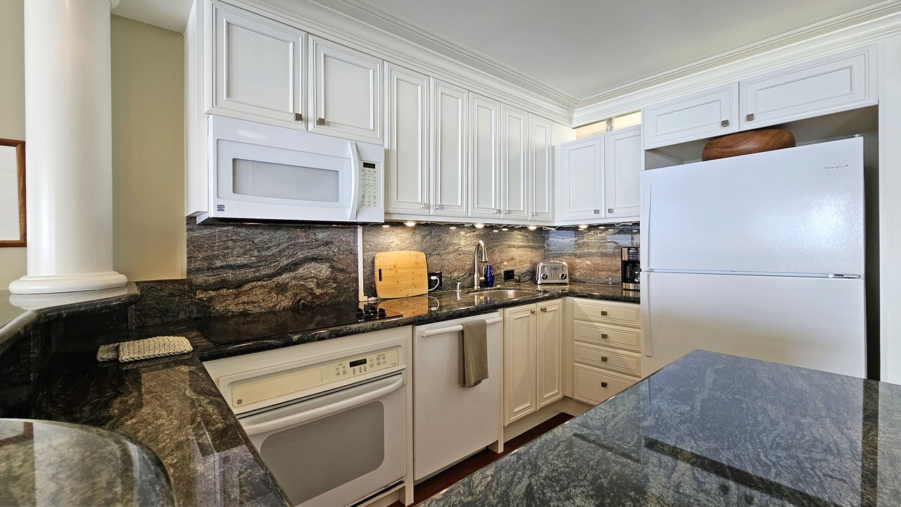Photo of Kitchen in Diamond Head - Kapahulu - St. Louis