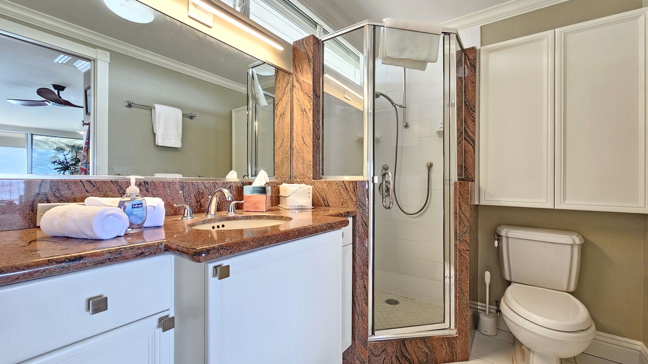 Photo of Bathroom in Diamond Head - Kapahulu - St. Louis