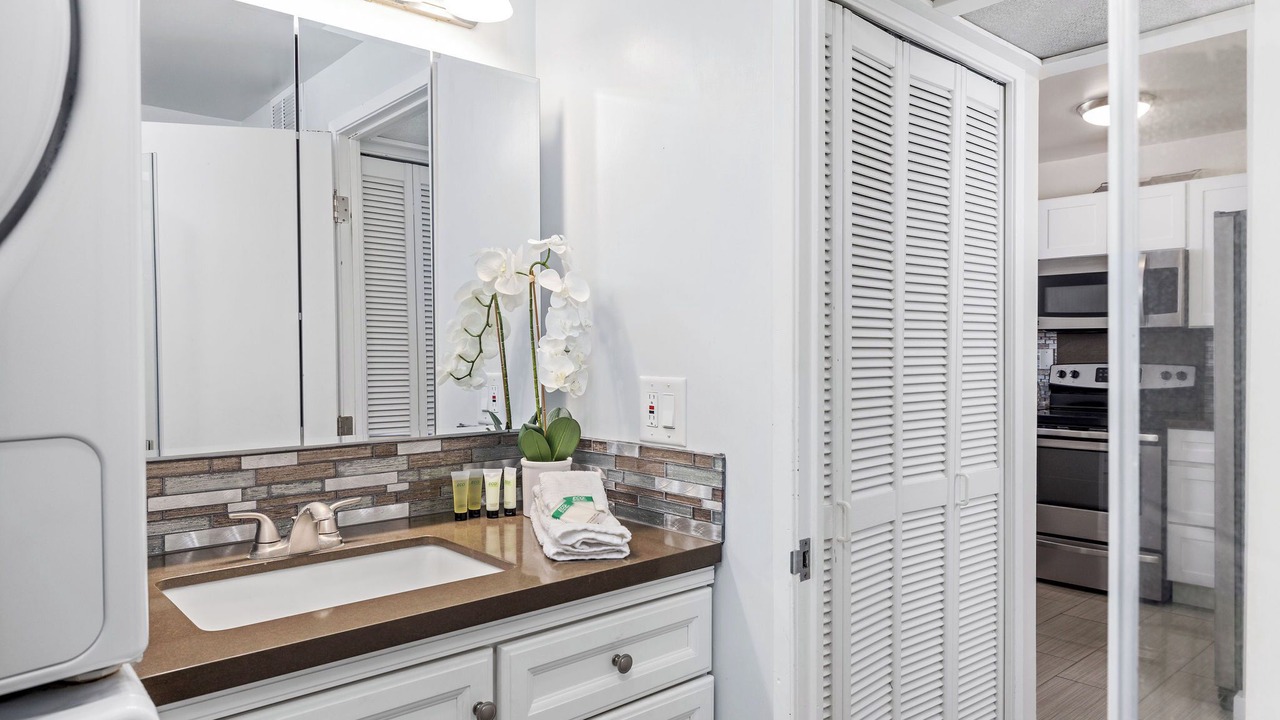 Photo of Bathroom in Historic Kailua Village