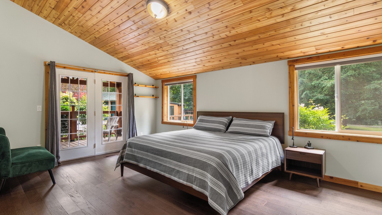 Photo of Bedroom in Mirrormont