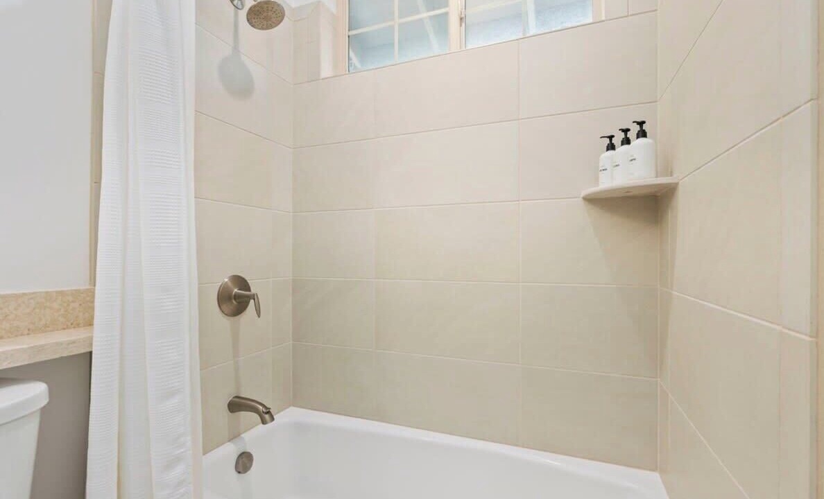 Photo of Bathroom in Makaha Valley