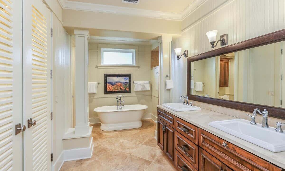 Photo of Bathroom in Poipu