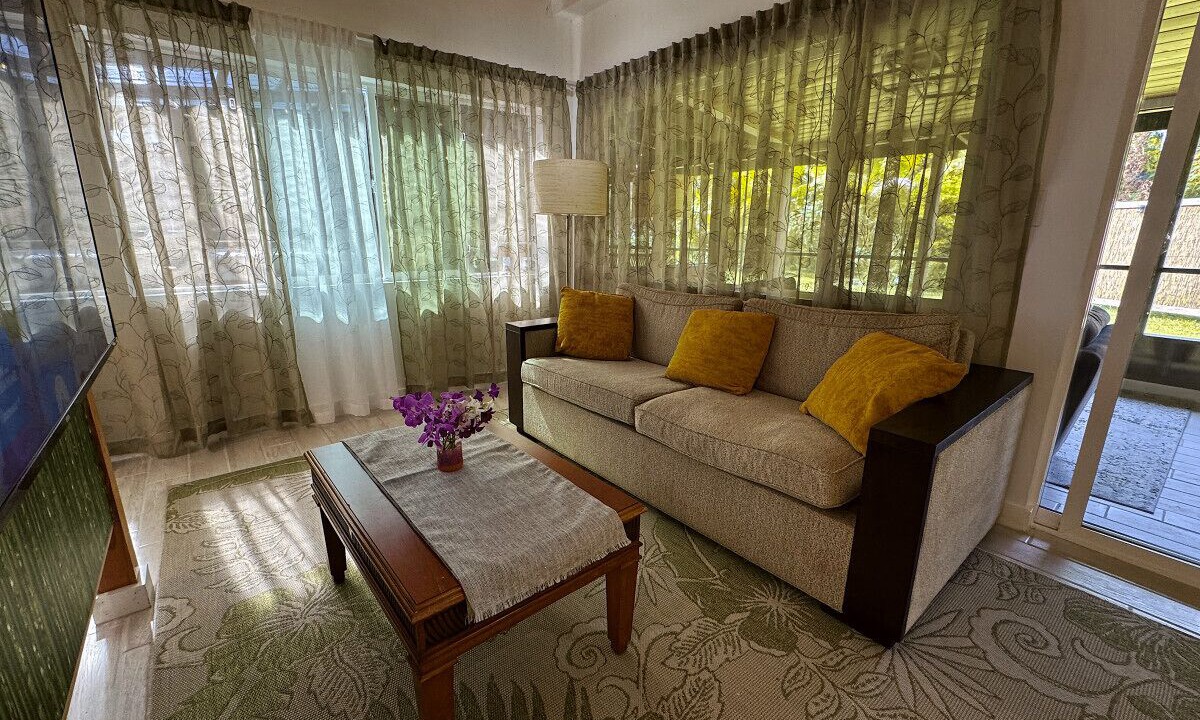 Photo of Livingroom in Leilani Estates