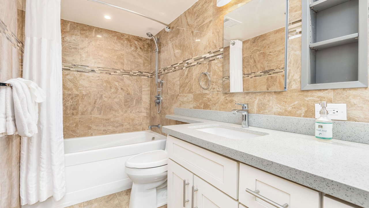 Photo of Bathroom in Waikiki