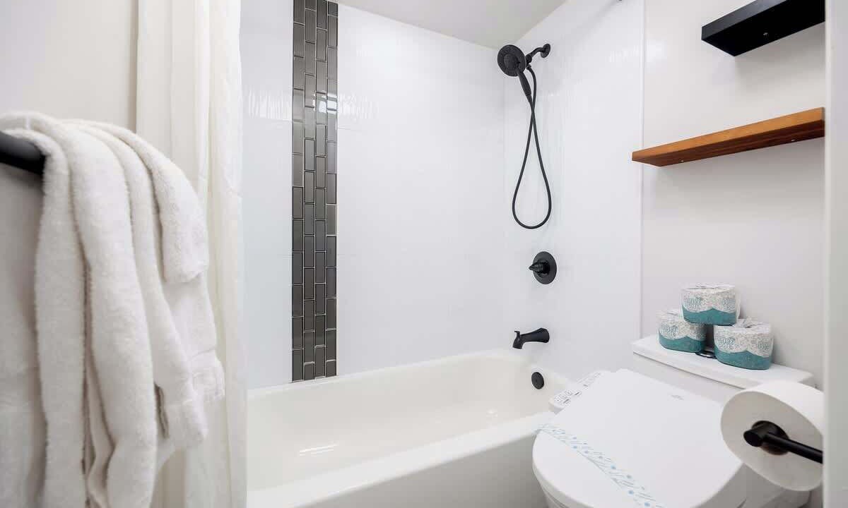 Photo of Bathroom in Waikiki