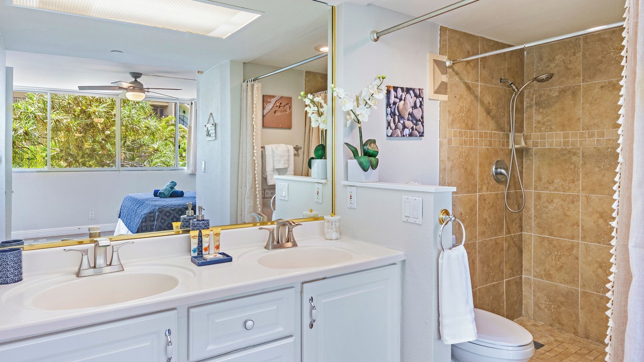 Photo of Bathroom in Kahana