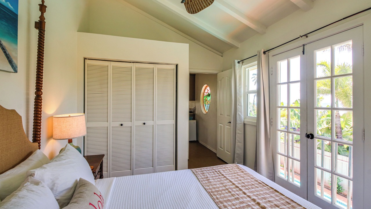 Photo of Bedroom in Historic Lahaina Front Street