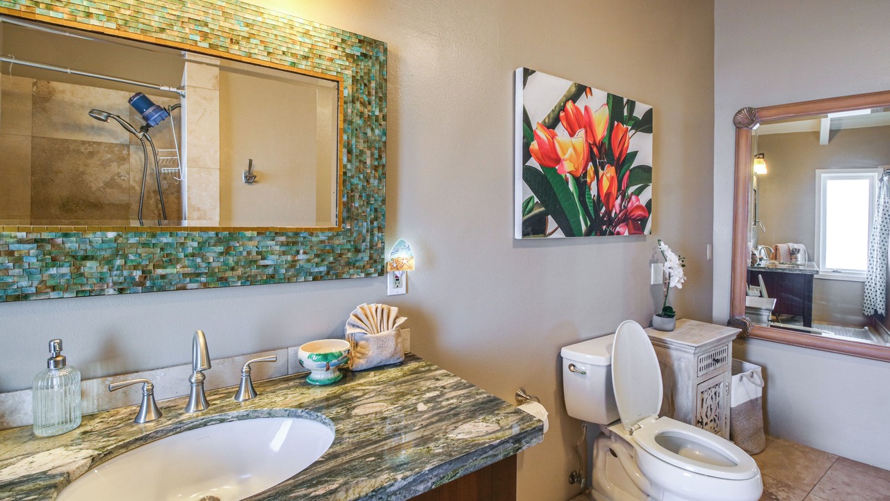 Photo of Bathroom in Historic Lahaina Front Street