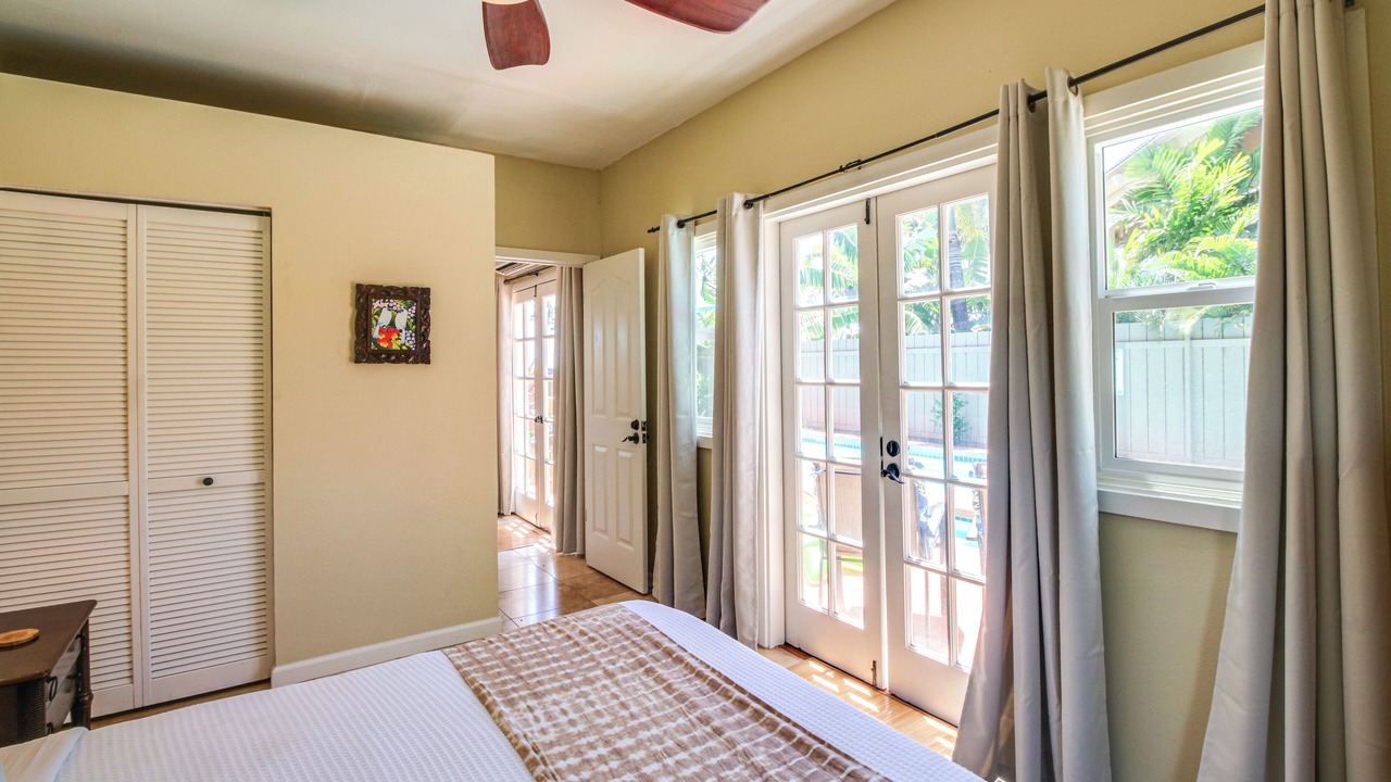 Photo of Bedroom in Historic Lahaina Front Street