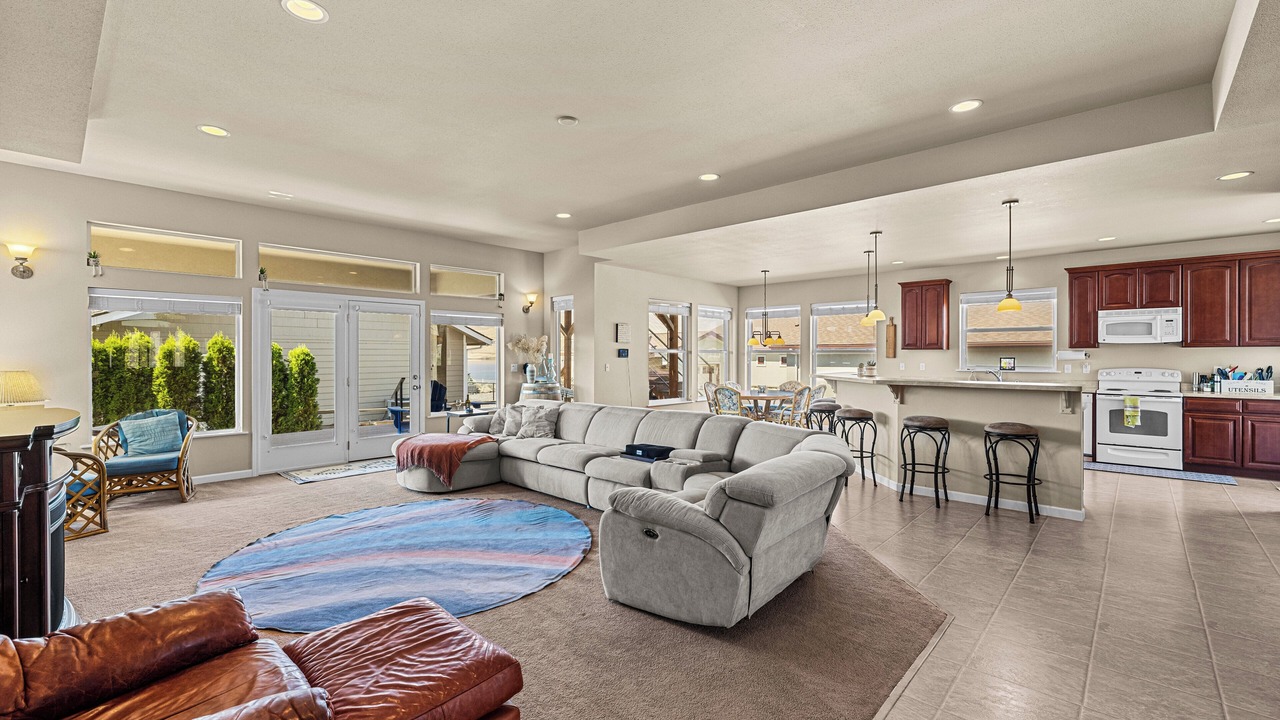 Photo of Livingroom in Desert Aire