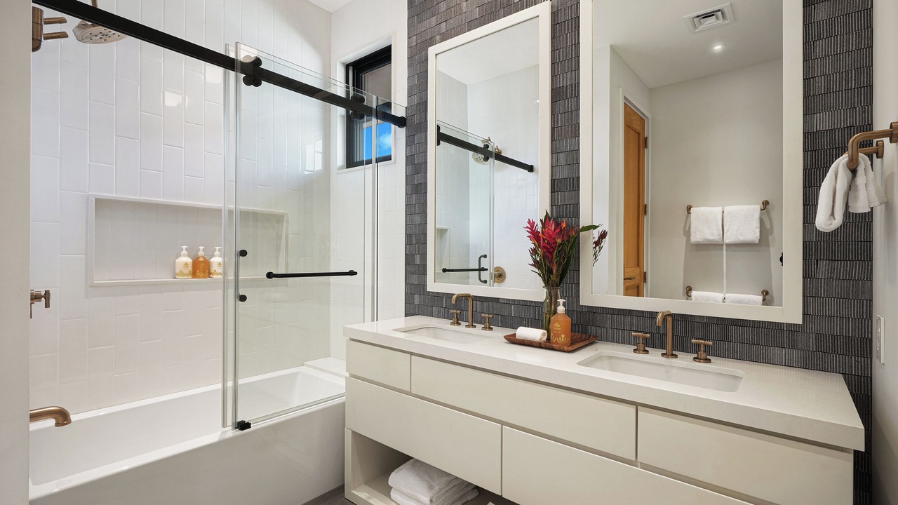 Photo of Bathroom in Poipu