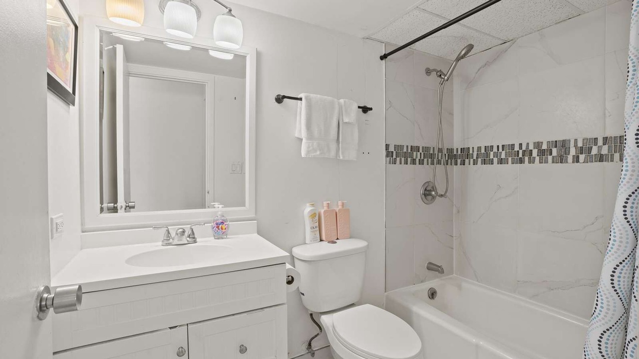 Photo of Bathroom in McCully - Moiliili