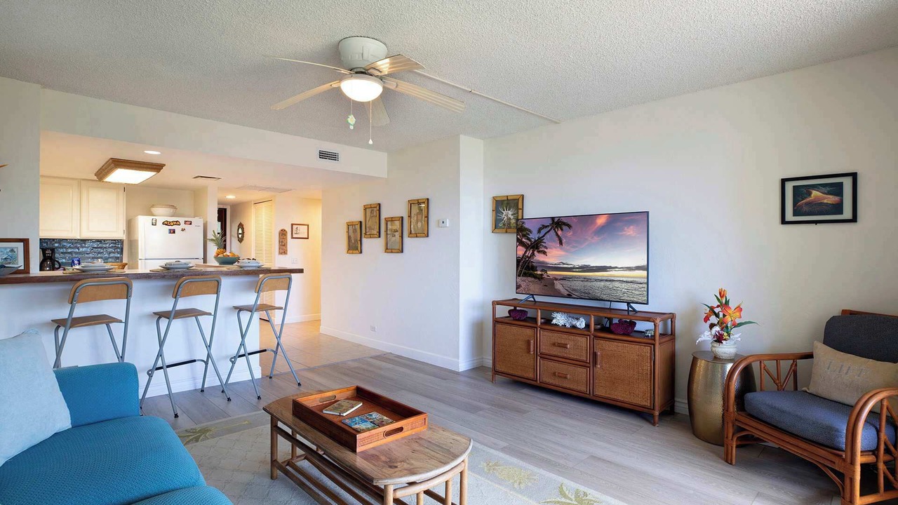 Photo of Livingroom in Kahaluu Bay