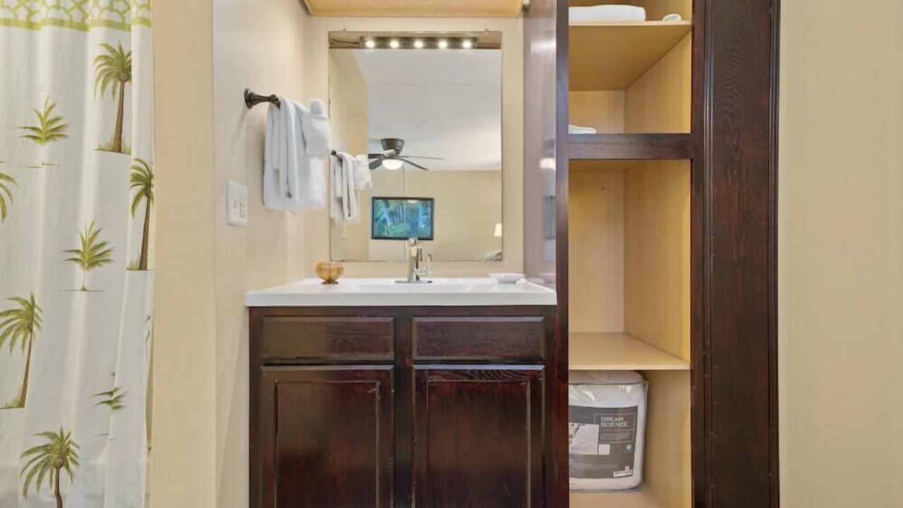 Photo of Bathroom in Historic Kailua Village