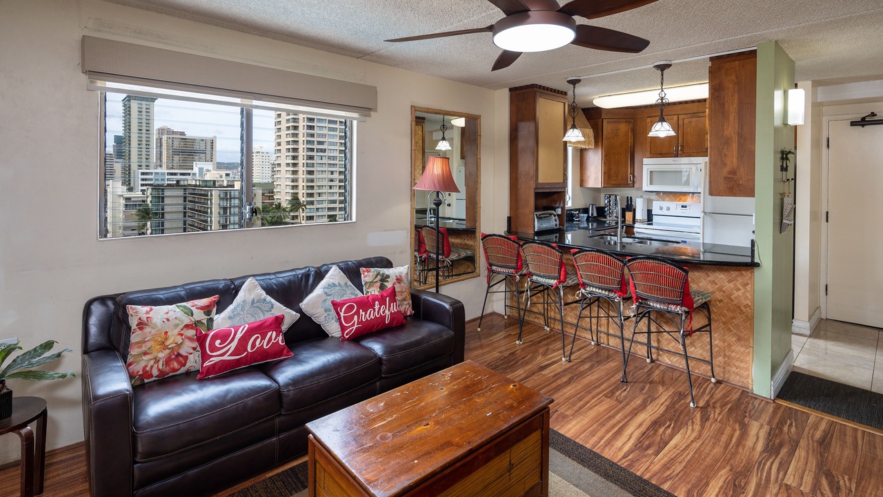 Photo of Livingroom in Waikiki