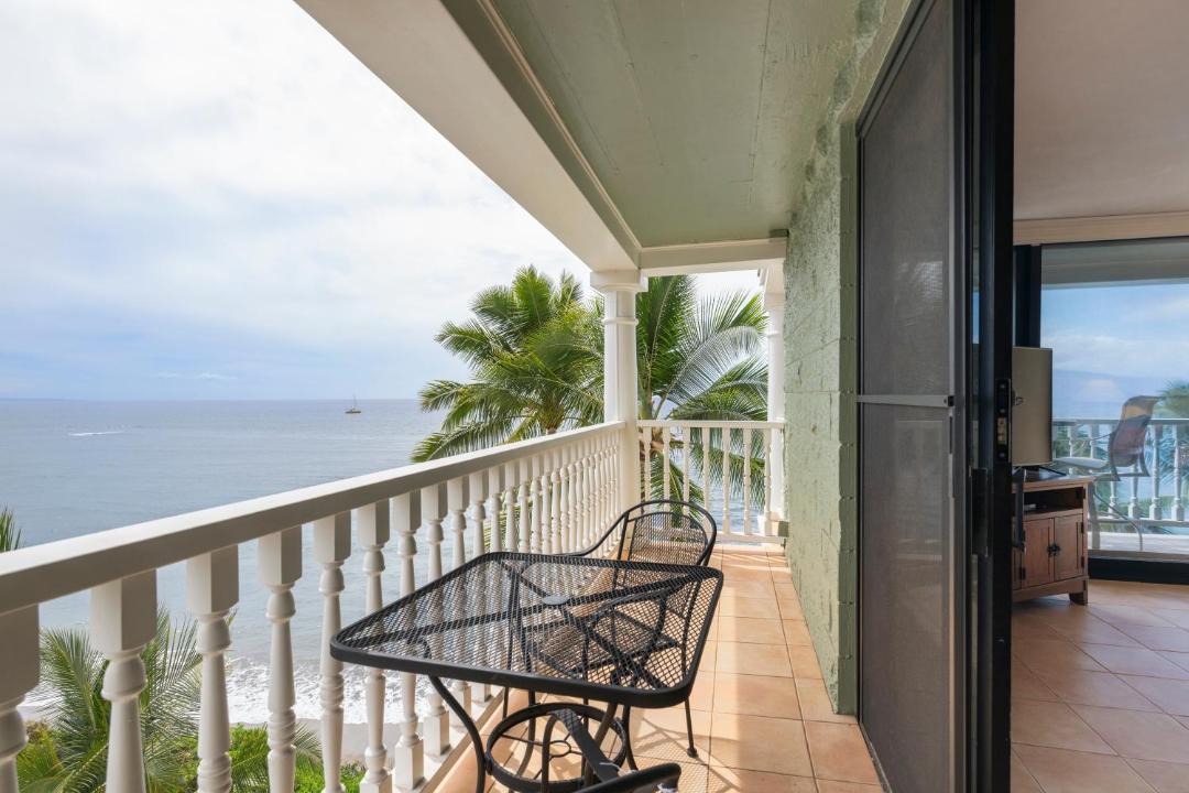 Photo of Patio Balcony in Historic Lahaina Front Street
