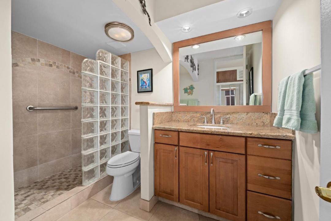 Photo of Bathroom in Historic Lahaina Front Street