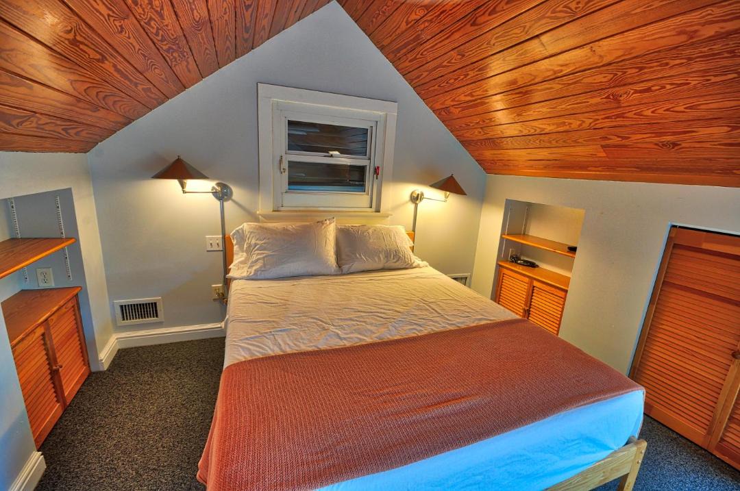 Photo of Bedroom in Uptown - Upper Duval