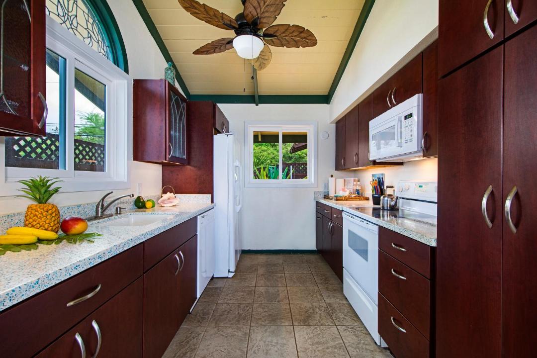 Photo of Kitchen in Kahaluu Bay