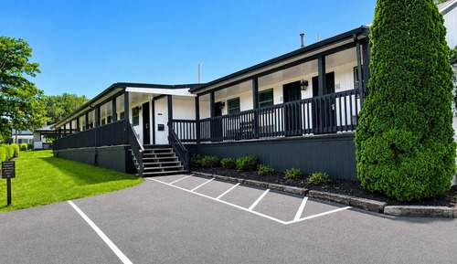 King - Carriage House Deck